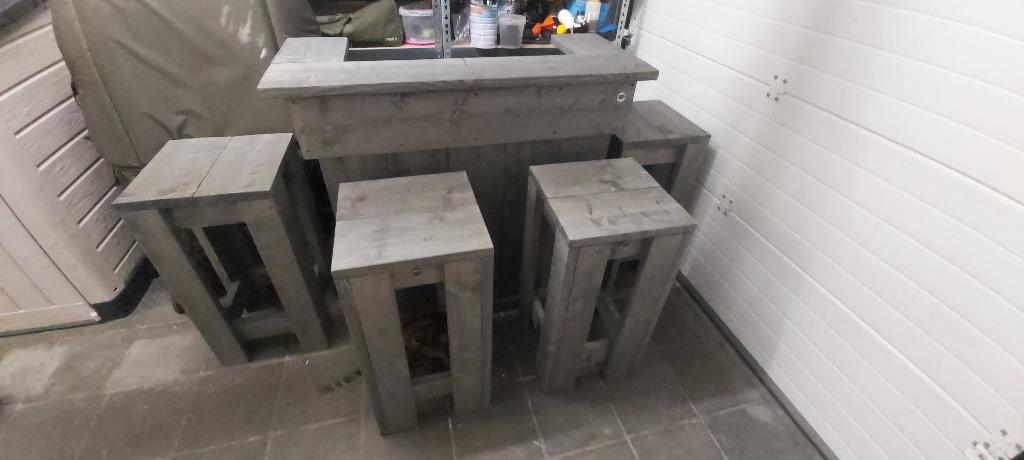 steigerhout bar, Ophalen, Zo goed als nieuw, Inclusief barstoelen