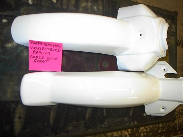 Honda wallaroo : 2-delig voorspatbord, wit of zwart, Fietsen en Brommers, Ophalen, Nieuw, Kap, Honda wallaroo