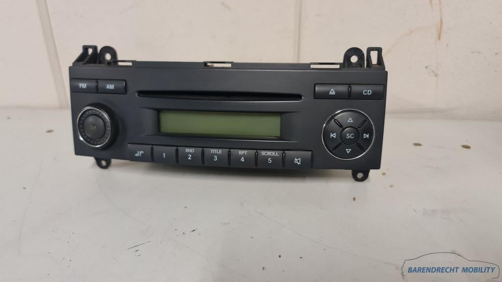 Radio CD speler Mercedes Sprinter W906 A0048203986 origineel, Gebruikt, Mercedes-Benz AG, Mercedes-Benz, Mercedesstrasse 120
70372  Stuttgart, DE