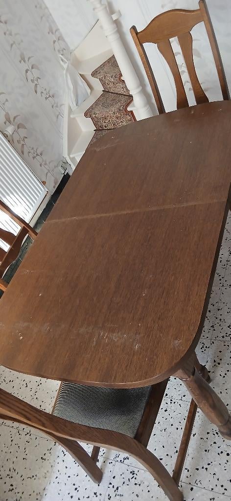 TABLE  ET 4 CHAISES EN BOIS, Enlèvement