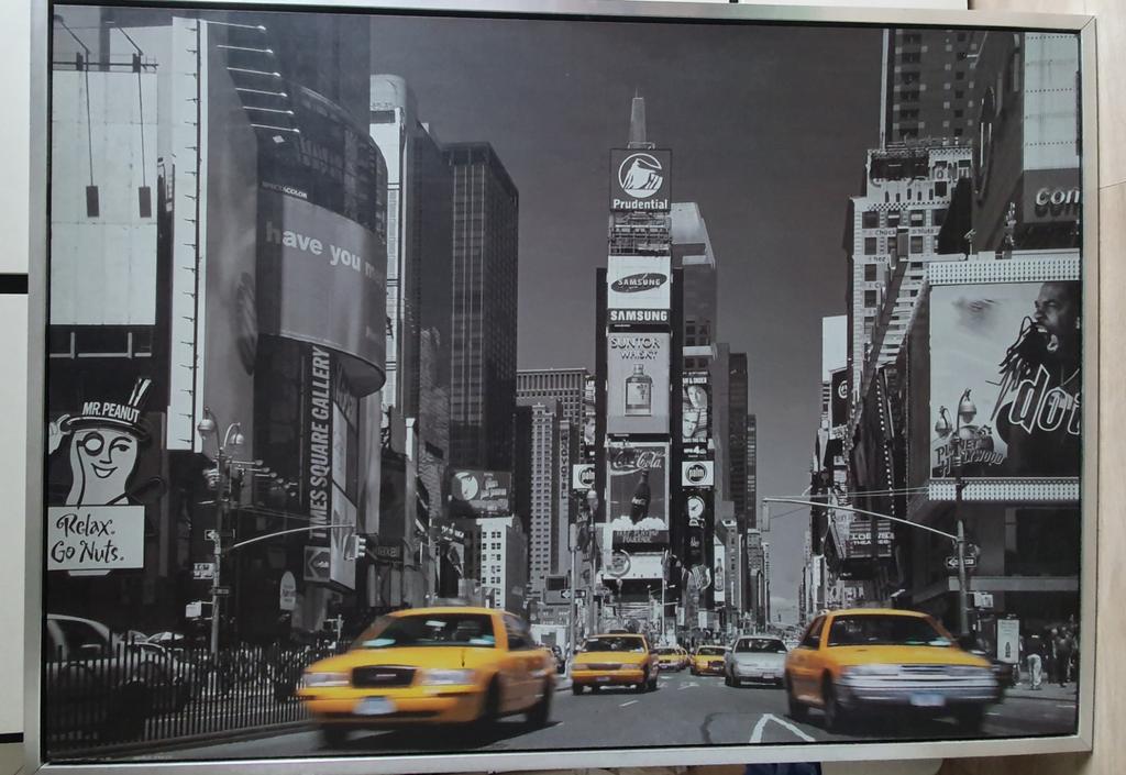 Cadre Times Square New York, Enlèvement