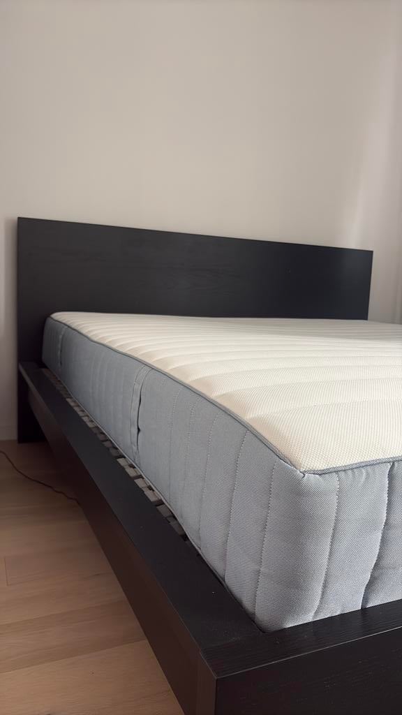 lit 200x220 + matelas, Comme neuf, Enlèvement, 180 cm, 200 cm