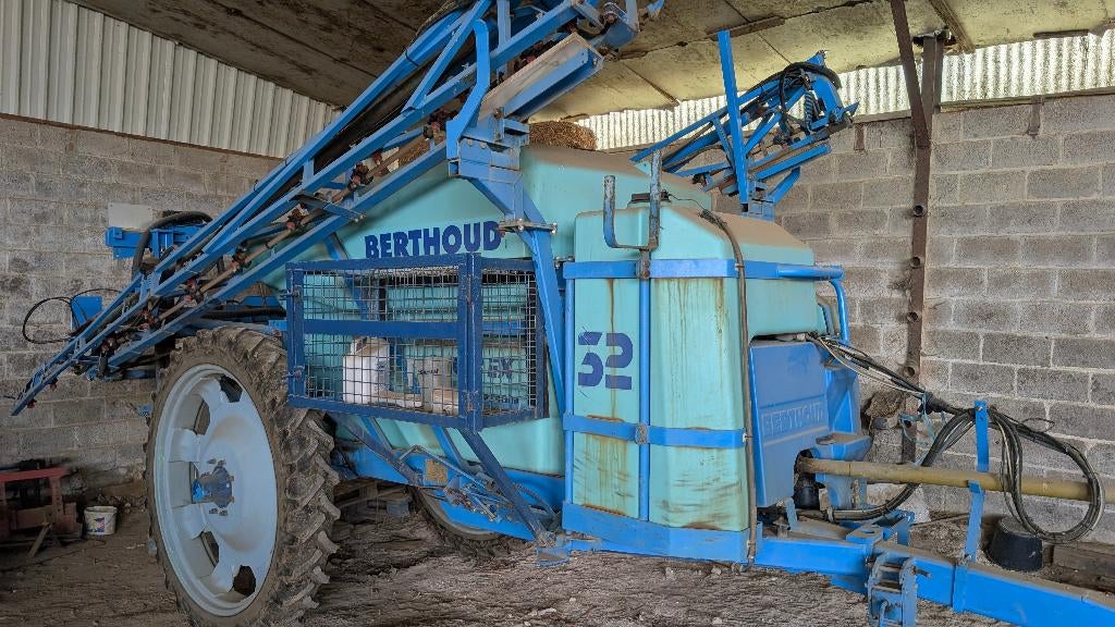 Pulvérisateur BERTHOUD RACER 32 DP TRONIC, Enlèvement, Cultures
