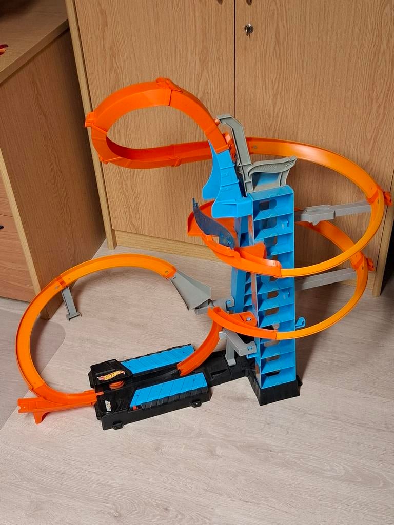 Hot Wheels Action Wolkenkrabber, Ophalen, Racebaan, Zo goed als nieuw, Met looping