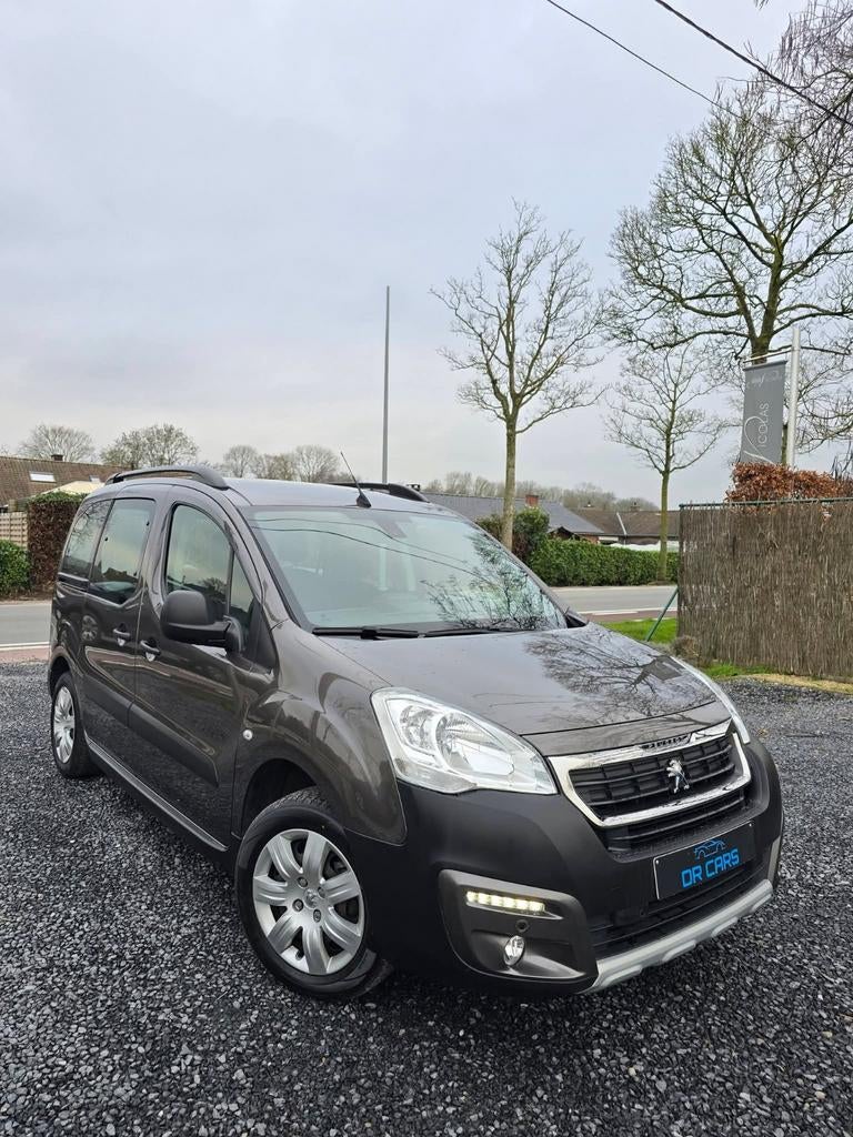 PEUGEOT PARTNER TEPEE 5PL/NAVI-CAMERA-PDC/CRUIS/LED/TREKHAAK, Voorwielaandrijving, Monovolume, Euro 6, Bedrijf