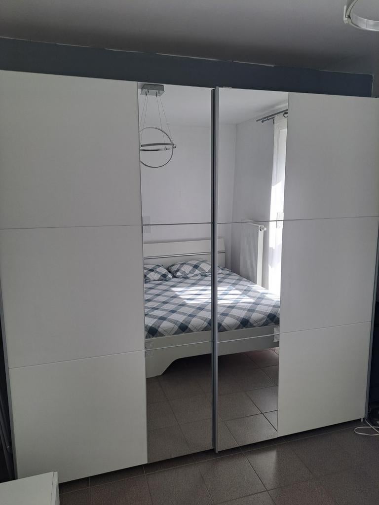 CHAMBRE À COUCHER, Enlèvement