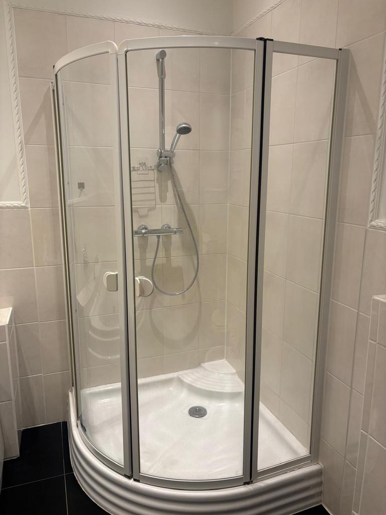 Sanitair pakket: douchecabine, bad, wc, wastafel, bidet, Ophalen, Zo goed als nieuw