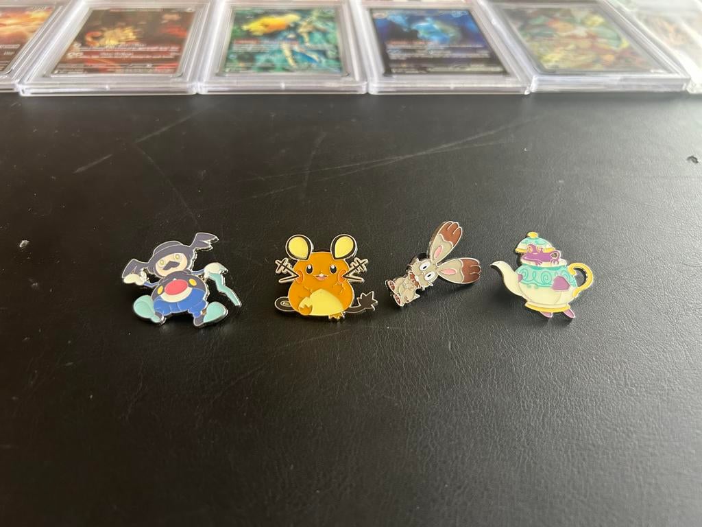 Pokémon pins Shining Fates, Hobby en Vrije tijd, Ophalen, Zo goed als nieuw