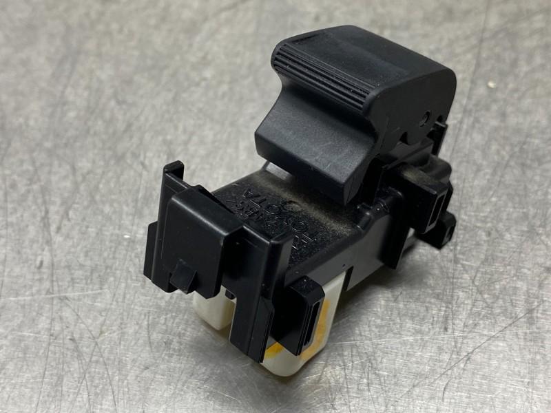 COMMUTATEUR VITRES ELECTRIQUES Toyota RAV4 (A4), Autos : Pièces & Accessoires, Autres pièces automobiles, Toyota, Utilisé