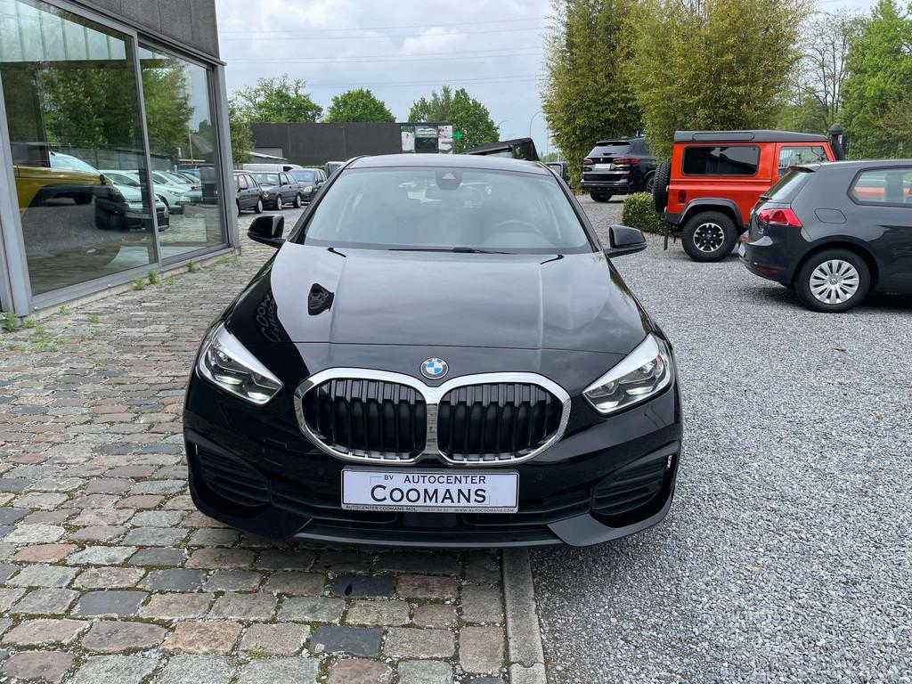 BMW 1 Serie 118 118iA OPF (16.074 + BTW) (bj 2020), Auto's, BMW, Automaat, Gebruikt, Zwart, Bedrijf