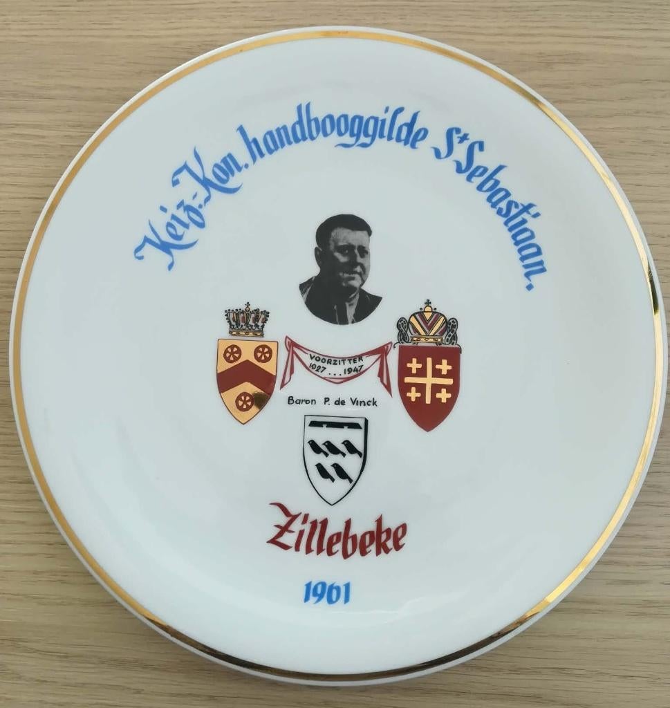 bord 1961 schuttersgilde Zillebeke, Verzamelen, Overige Verzamelen, Ophalen, Gebruikt