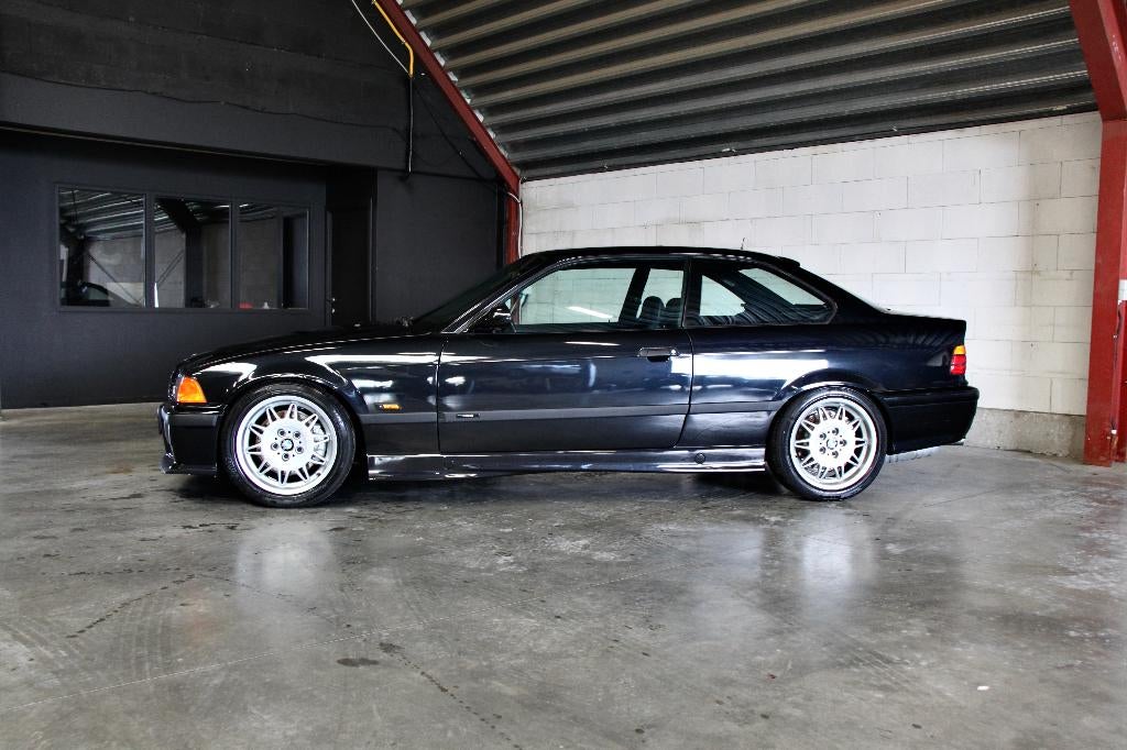 BMW M3 E36 Coupé 3.0 benzine manueel ***OLDTIMER***, Auto's, 4 zetels, Achterwielaandrijving, https://public.car-pass.be/vhr/64b03d82-3a36-4f21-a678-1fcd5489f2fd