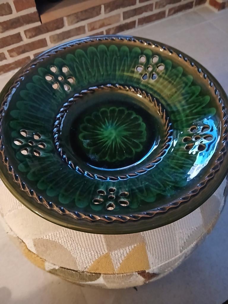 Un grand plat a fruit en ceramique, Ophalen