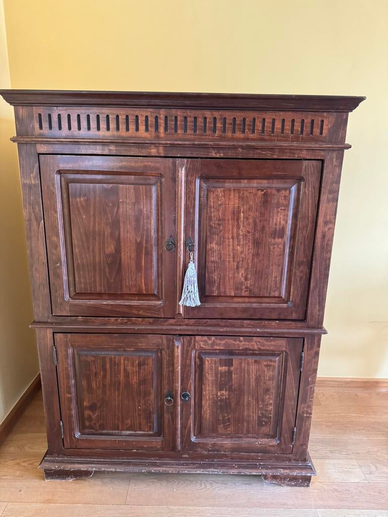 Armoire en bois massif - 145 cm de haut, 128 cm de large, Enlèvement