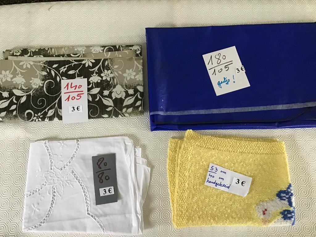 7 nappes pour seulement 3 euros chacune, Maison & Meubles, Nappes, Enlèvement ou Envoi, Comme neuf