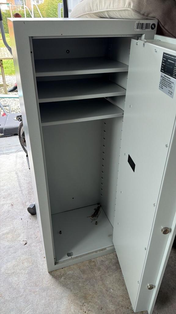 Inbraakwerende kluis S2 – 160kg – elektronisch slot, Ophalen, Zo goed als nieuw