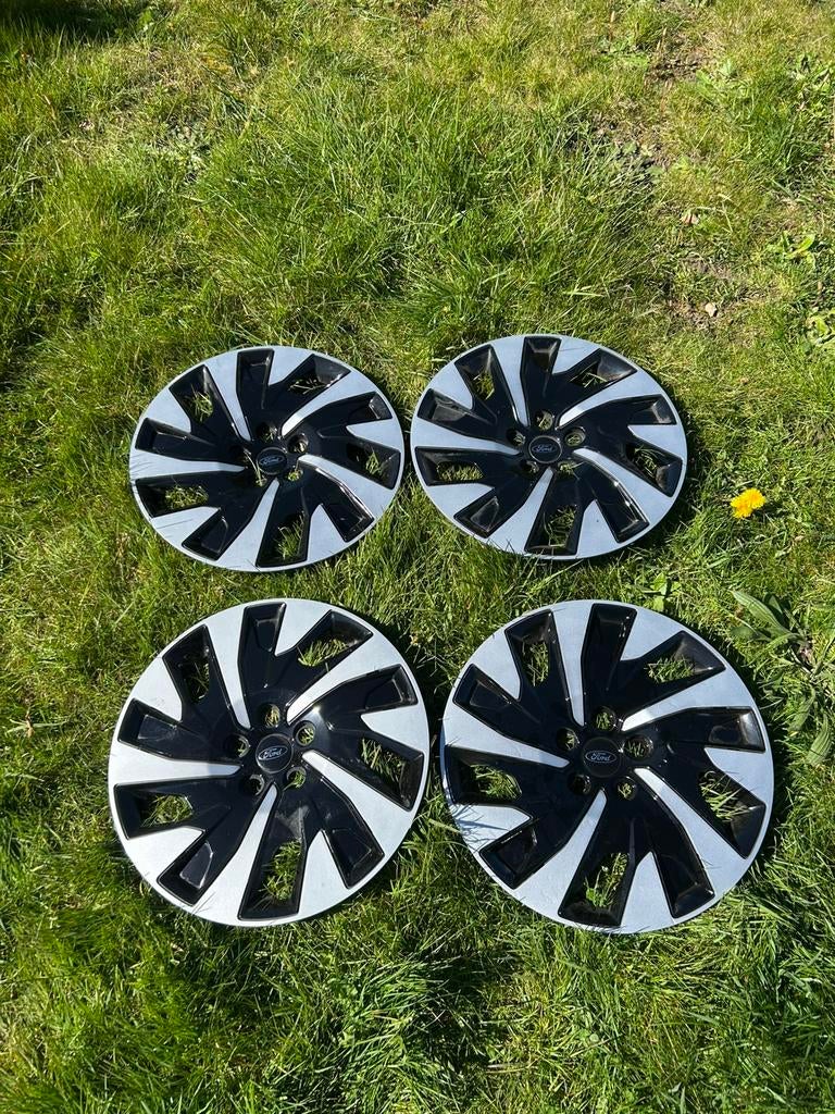 Enjoliveurs Ford Puma origine x4 très bon état, Autos : Divers, Enjoliveurs, Comme neuf, Enlèvement ou Envoi