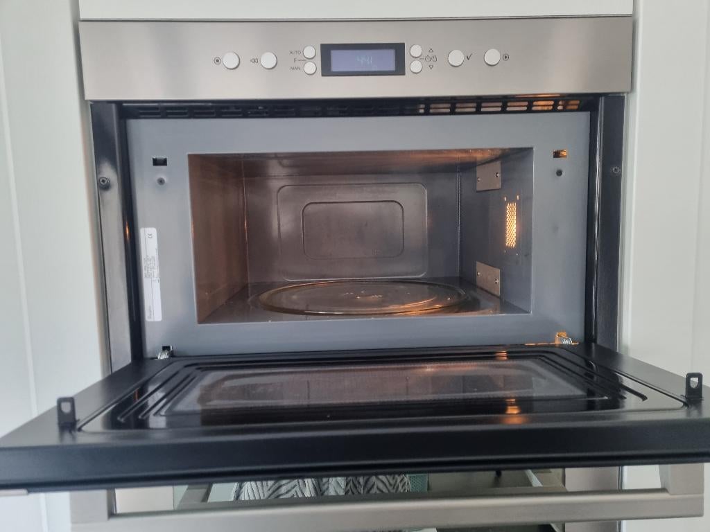 Inbouw microgolfoven met stoomfunctie en bijhorende oven, Elektronische apparatuur, Microgolfovens, Ophalen, Microgolfoven, Zo goed als nieuw