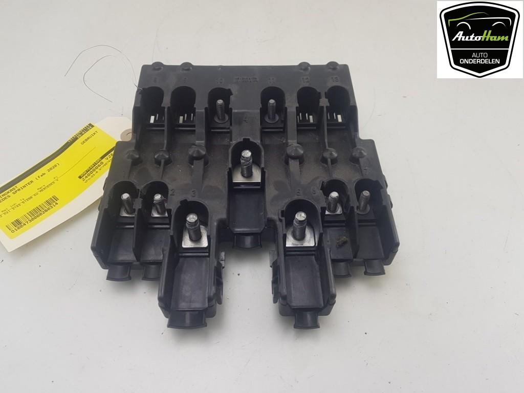 BOITIER FUSIBLES Sprinter 3,5t (906.63) (|A9075401805|), Autos : Pièces & Accessoires, Utilisé, Mercedes-Benz
