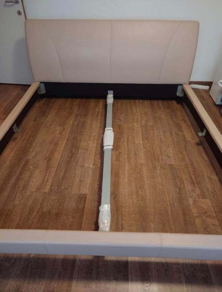 Luxe lederen bed +GRATIS lattenbodems 180x200, Huis en Inrichting, Slaapkamer | Bedden, Zo goed als nieuw, Tweepersoons, 180 cm