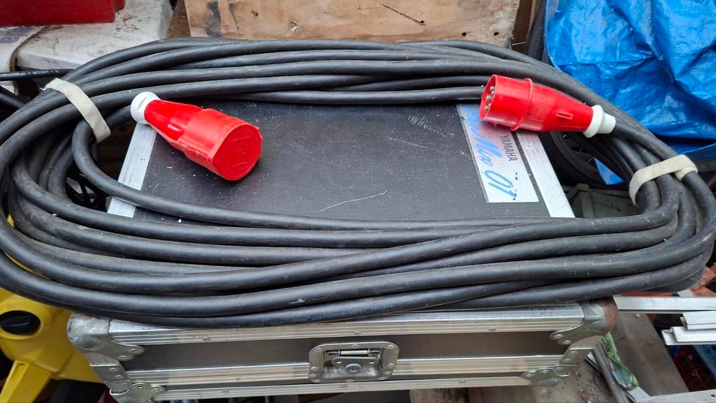 25 meter kabel + stekkers 32 ampere  5G6 (120€), Ophalen