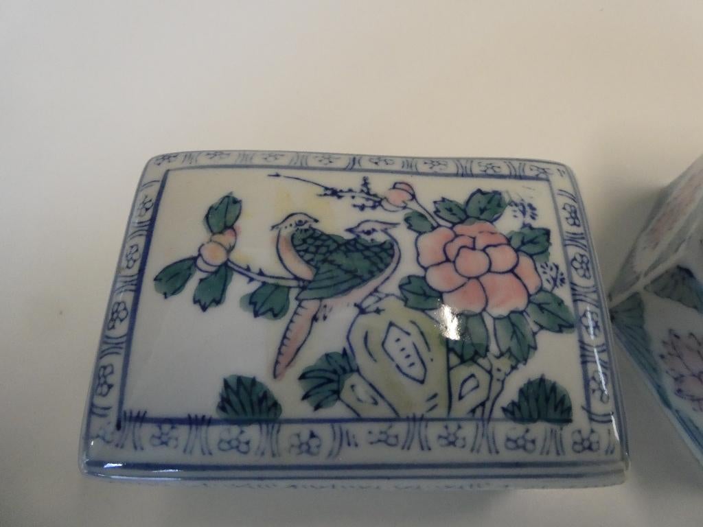 Mooie en leuke porseleinen Chinese doosjes, Overige kleuren, Aardewerk of Porselein, Ophalen of Verzenden, Zo goed als nieuw
