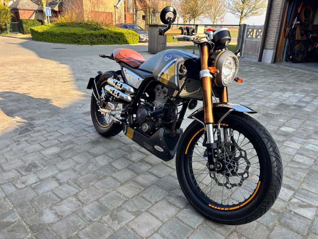 125 cc FB Mondial, Boeken, Motoren, Zo goed als nieuw, Ophalen