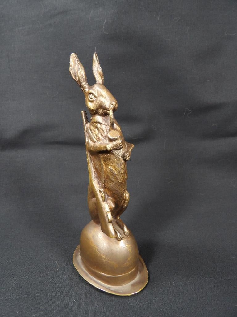 Scène de chasse au lièvre en bronze antique, Enlèvement