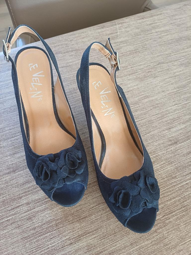 Blauwe sandaal met hak maat 39, Ophalen, Blauw, Sandalen of Muiltjes, Zo goed als nieuw