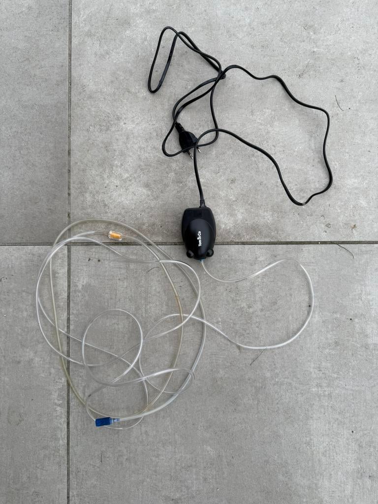 Luchtpomp voor aquarium: pomp, darm terugslagklep luchtsteen, Dieren en Toebehoren, Ophalen, Zo goed als nieuw