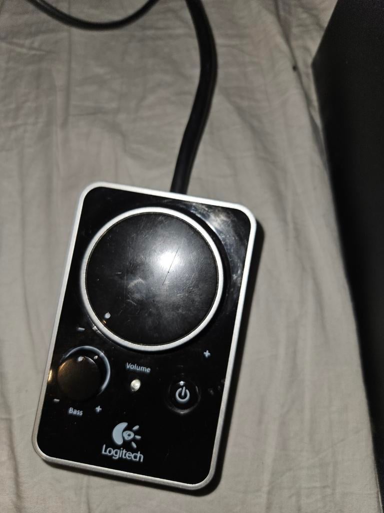 Enceinte Logitech avec régulateur de volume, Informatique & Logiciels, Enceintes Pc, Enlèvement