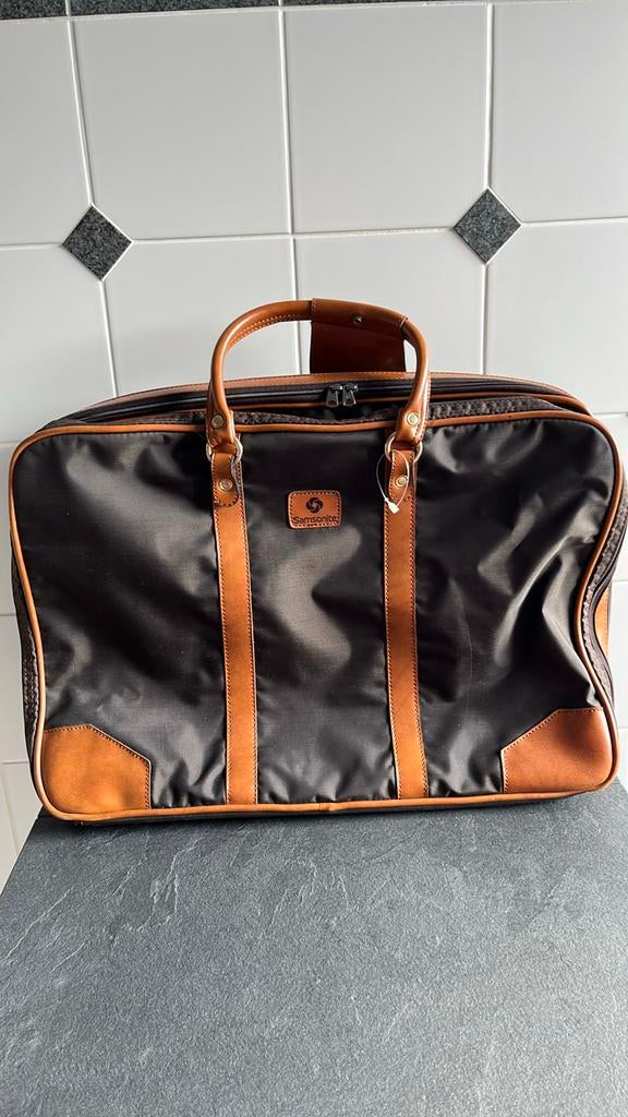 Grote reistas Samsonite met kostuum opberg ruimte., Ophalen of Verzenden, Zo goed als nieuw