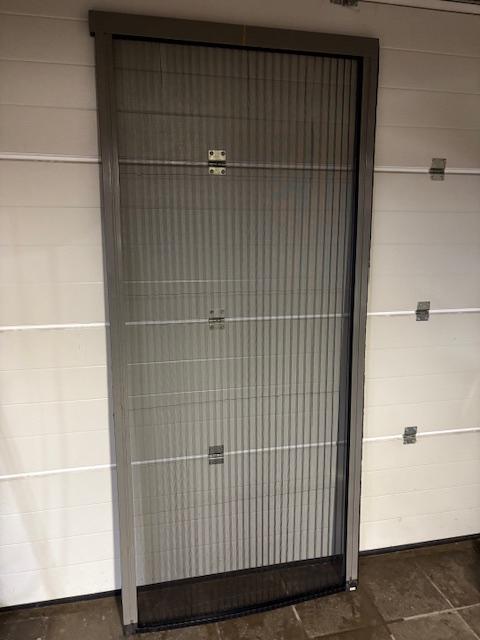 Moustiquaire plissé accordéon, Enlèvement, Utilisé