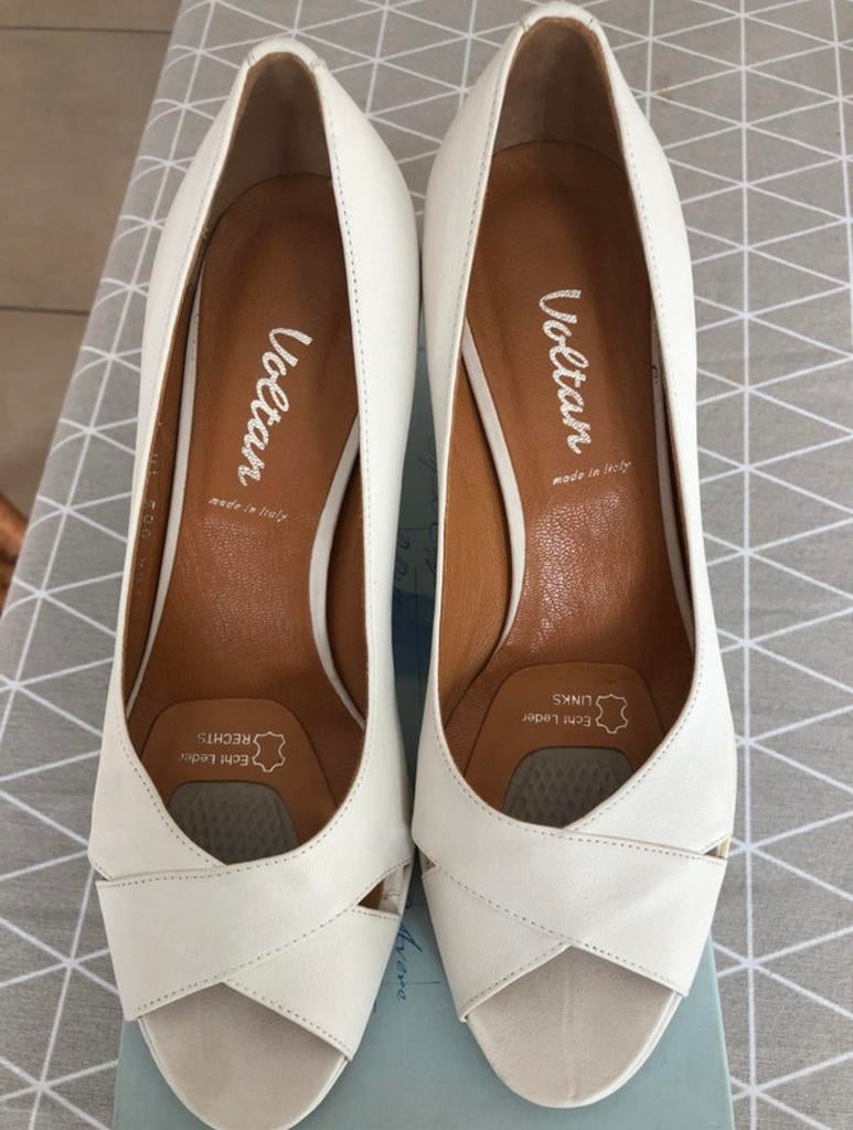 Witte pump met open tern maat 40, Wit, Ophalen of Verzenden, Zo goed als nieuw, Schoenen met hoge hakken