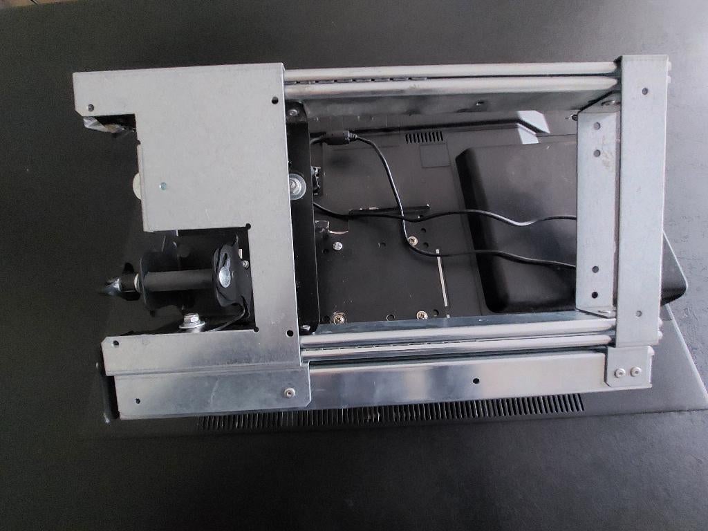 Akai tv en ingebouwde DVD met uittrekbare beugel te koop, TV, Hi-fi & Vidéo, Enlèvement, Comme neuf