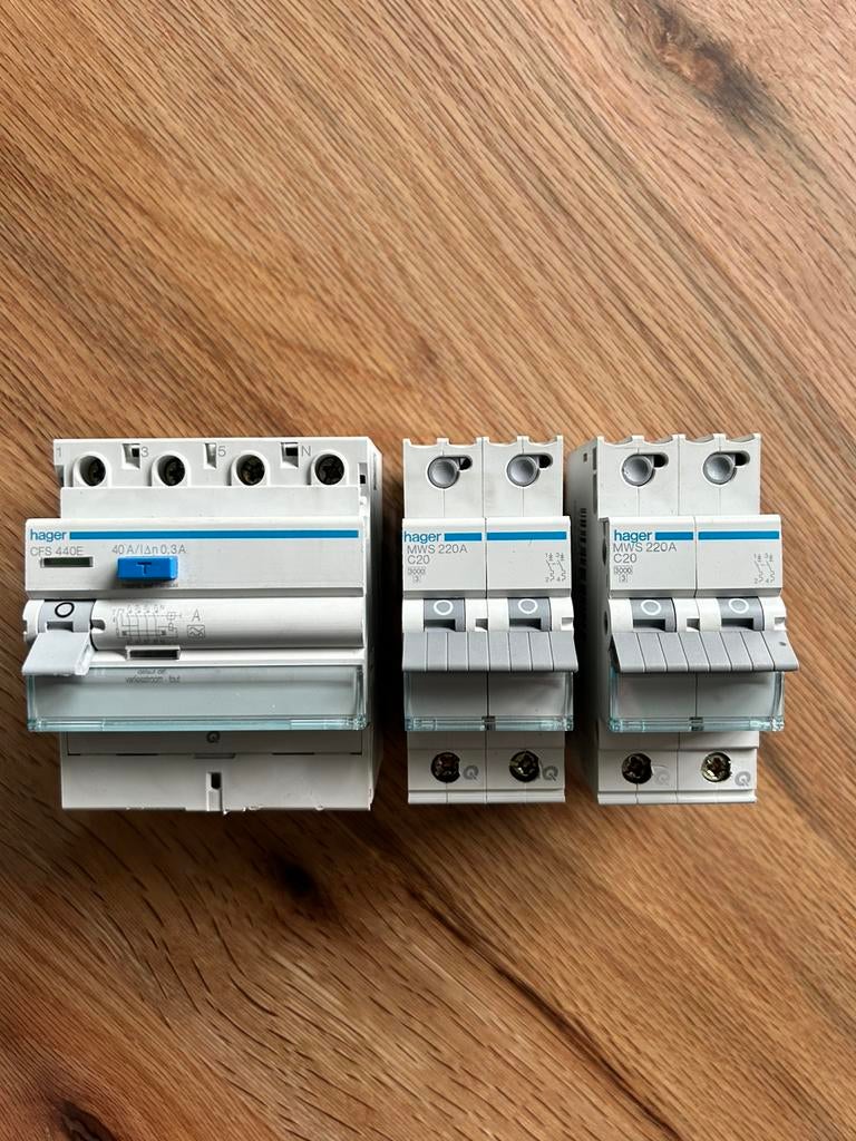 Differentieel 40A-300mA 4P+ 2automaten C20, Doe-het-zelf en Bouw, Ophalen, Zo goed als nieuw, Overige typen