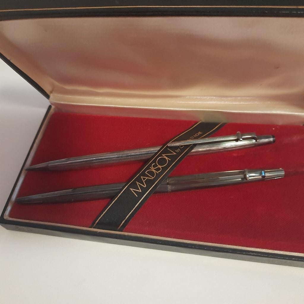 MADISON BY CARAN D'ACHE*STYLO BILLE etCRAYON *ARGENTE, Collections, Neuf, Autres marques, Avec boîte, Stylo à bille