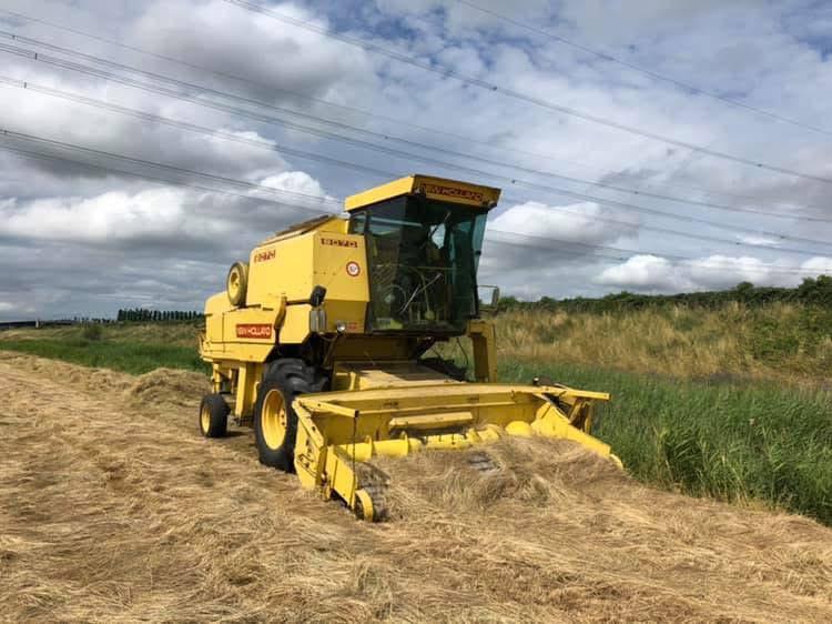 Gezocht New Holland 8070/8080/8060 BIED ALLES AAN!, Enlèvement, Cultures, Moissonneuse