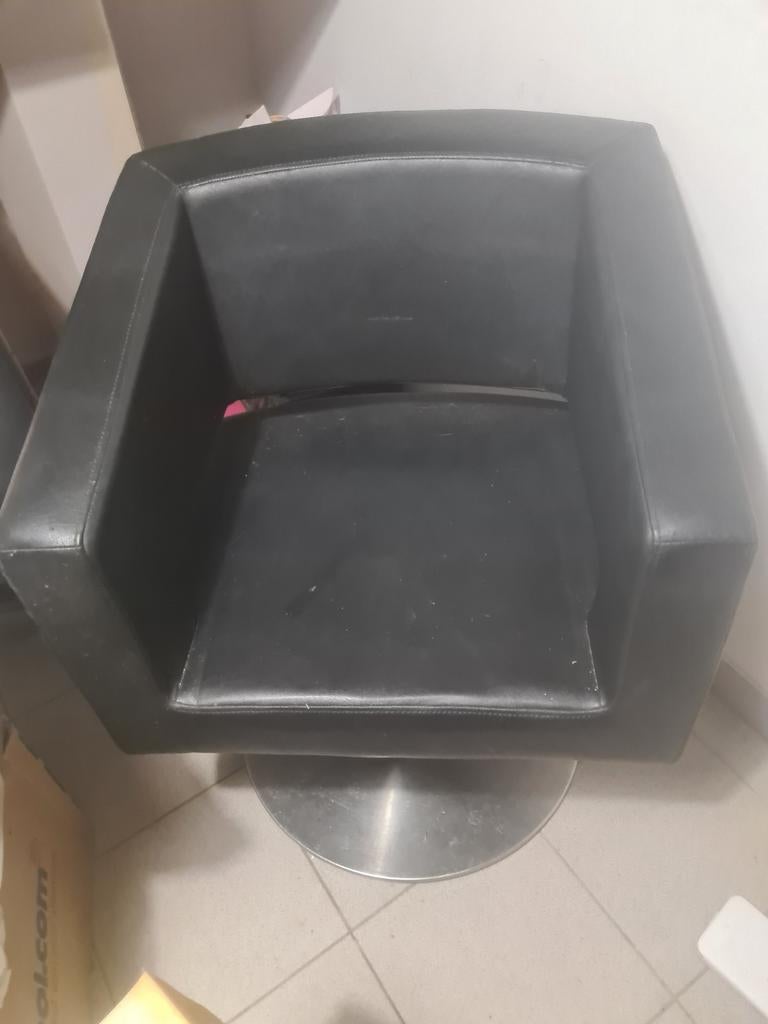 3 chaises de coiffeur, Enlèvement