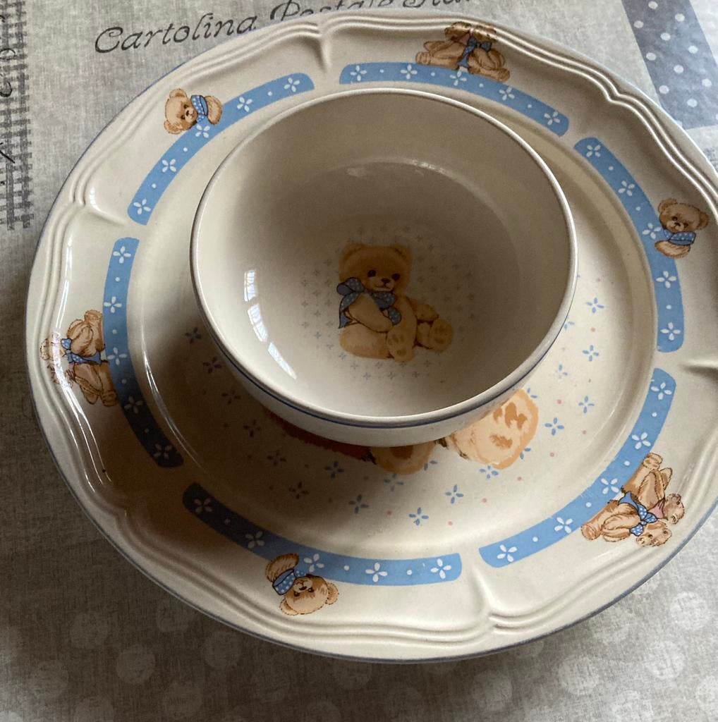 Grande assiette + bol en porcelaine imprimé ours., Assiettes(s), Enlèvement ou Envoi, Comme neuf, Autres styles