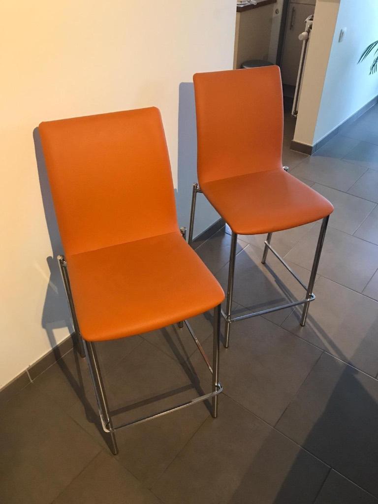 2 tabourets de bar en cuir orange, Maison & Meubles, Tabourets de bar, 2 tabourets, Enlèvement, Comme neuf, 90 cm ou plus
