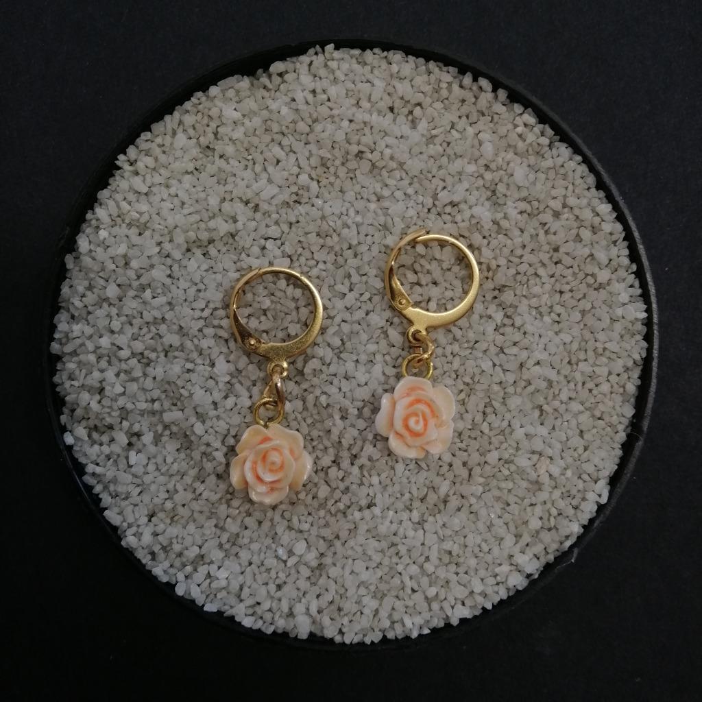 Boucles d'oreilles bague en or avec rose, Neuf, Enlèvement ou Envoi, Or, Or