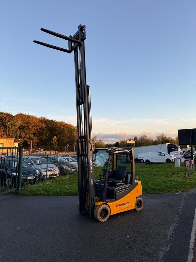 chariot élévateur/JUNGHEINRICH EFG320 2t/élec/H- 5m/Batt-New, Articles professionnels, Machines & Construction | Chariots élévateurs & Transport interne