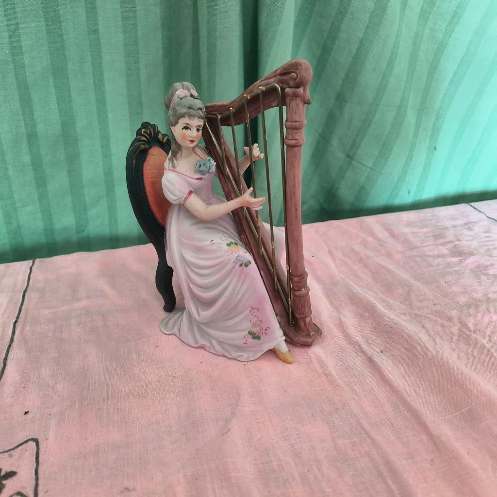 Beeldje "Vrouw met harp", Verzamelen, Ophalen of Verzenden, Gebruikt, Mens