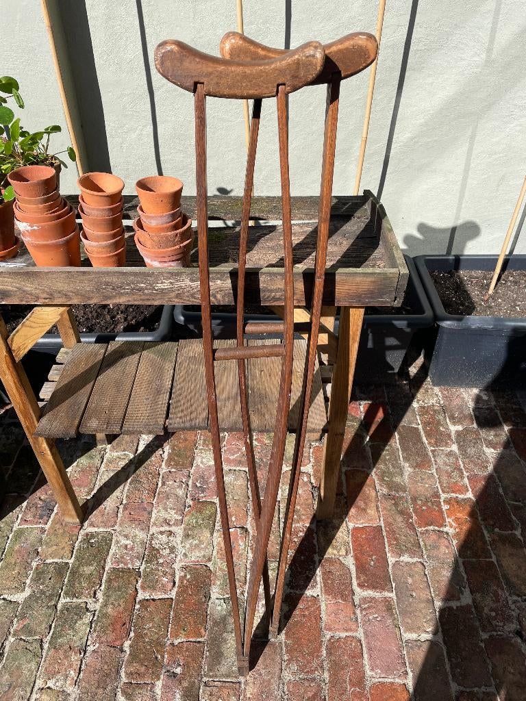 oude krukken, Ophalen