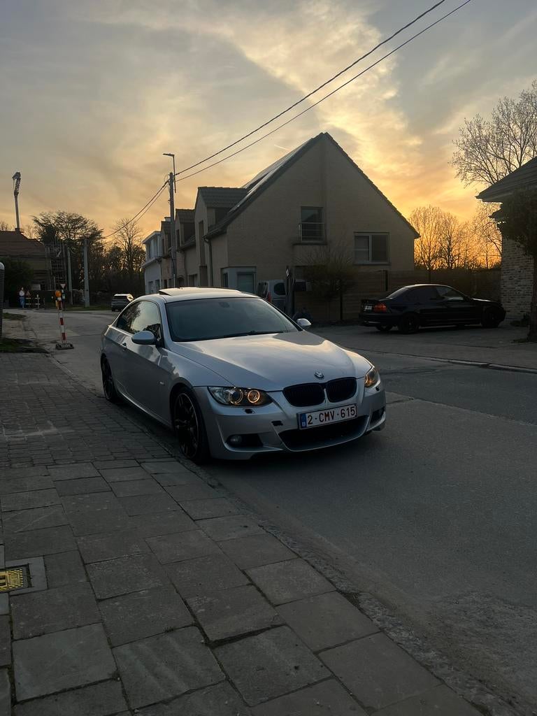 BMW 320i E92 PACK M, Cuir, Achat, Boîte manuelle, Noir