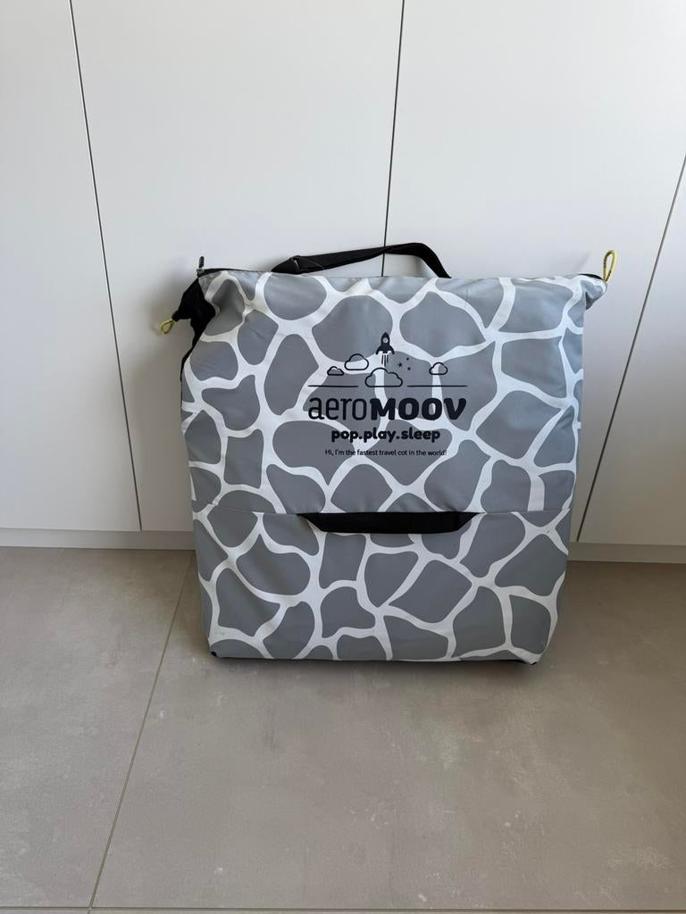 AeroMoov reisbedje – LIMITED giraffe + muggennet, Kinderen en Baby's, Ophalen, Zo goed als nieuw, Reisbedje