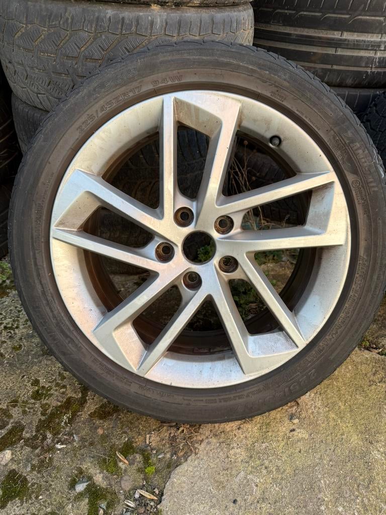 Cherche une jante seat  leon 17, Enlèvement