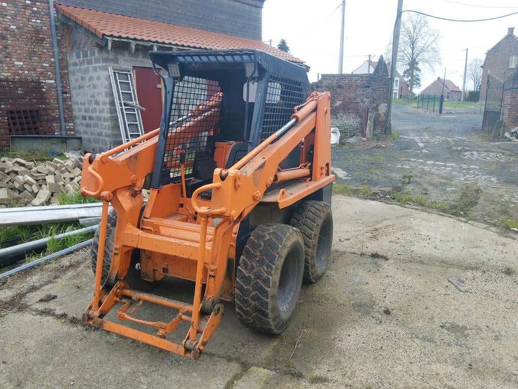 Chargeur Bobcat  Pompe accessoires défectueuses, Articles professionnels, Enlèvement