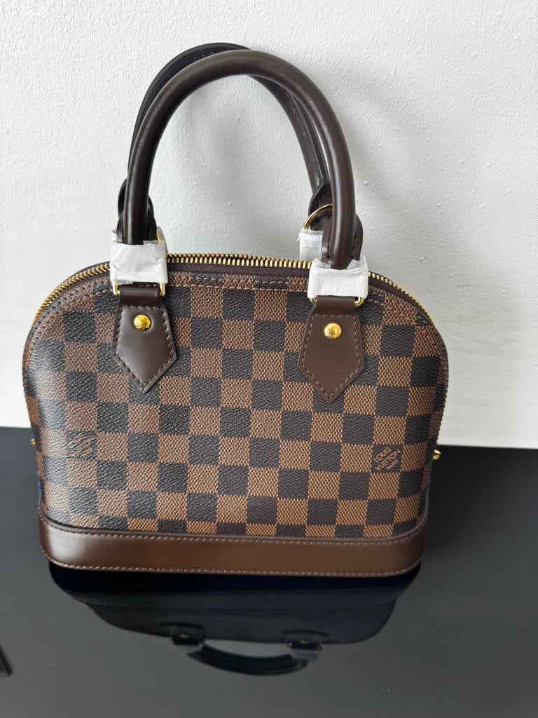 Louis Vuitton Alma BB, Bijoux, Sacs & Beauté, Sacs | Sacs Femme, Enlèvement ou Envoi, Sac à main